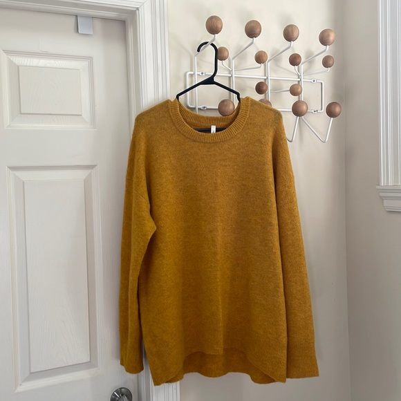 Babaton Sweaters - Aritzia Babaton - Alpaca Blend Oversize Dropped Shoulder Sweater - Orange - M